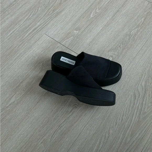 Steve Madden SLINKY30 Black Platform Sandal - Picture 3 of 5